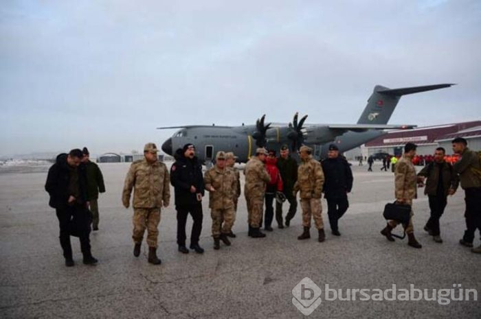 Askeri uçak Van'a indi! AFAD ve Jandarma personeli...