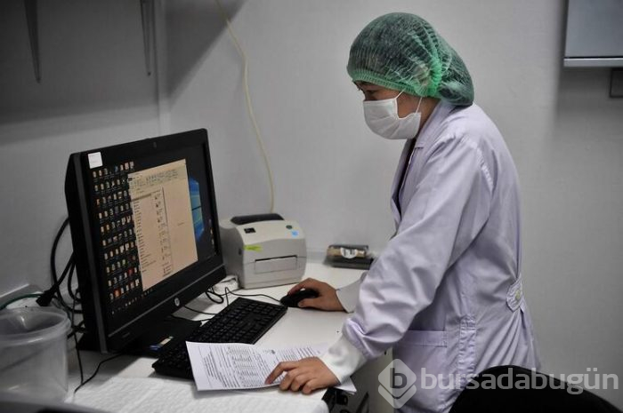 Coronavirüsüyle mücadele eden doktorların fedakarlık izi