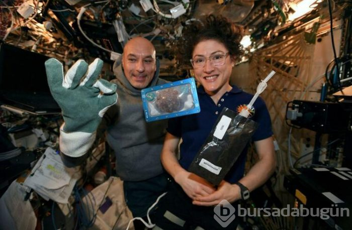 Kadın astronot dünyaya rekorla döndü!