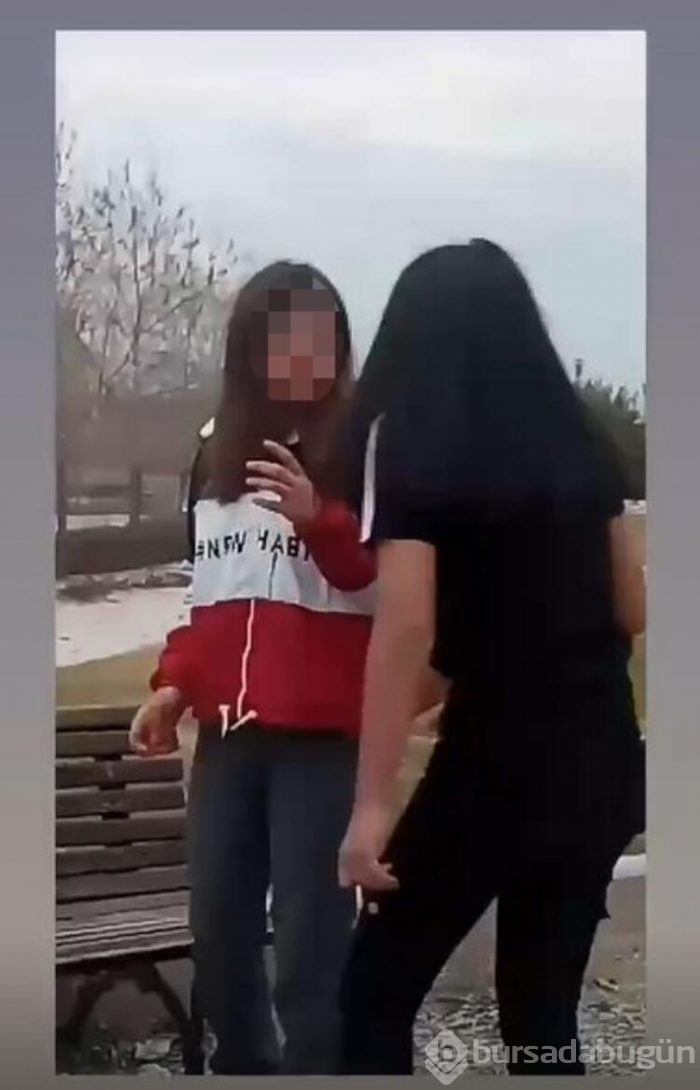 Genç kızlar çete kurmuş! Çocukları dövüyorlar...