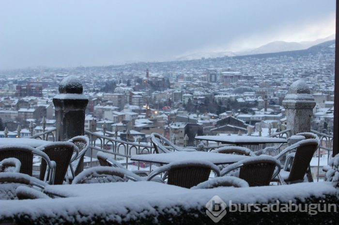 Bursa güne karla uyandı! İşte o görüntüler...	