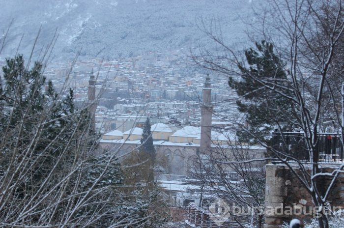 Bursa güne karla uyandı! İşte o görüntüler...	