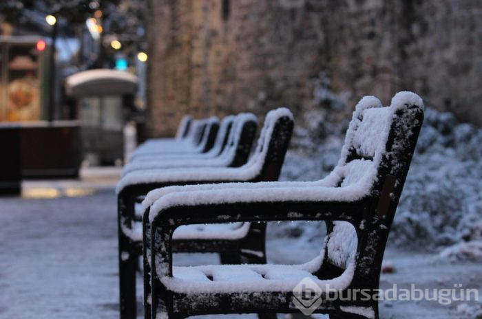 Bursa güne karla uyandı! İşte o görüntüler...	