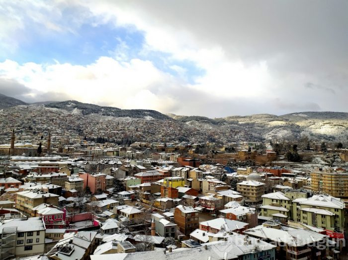 Bursa güne karla uyandı! İşte o görüntüler...	
