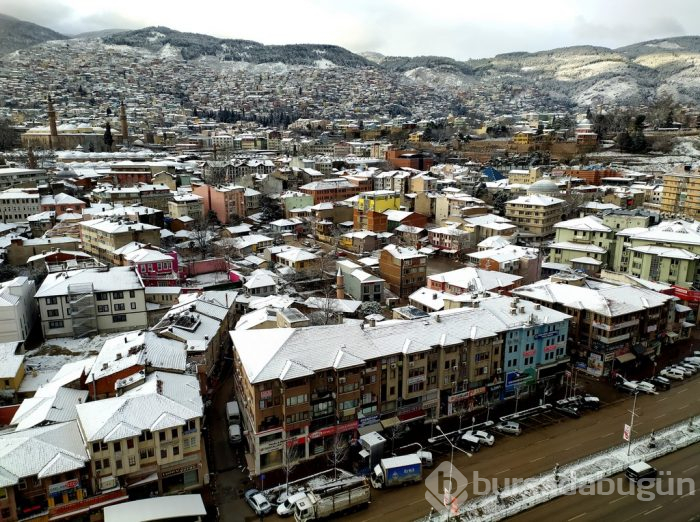 Bursa güne karla uyandı! İşte o görüntüler...	