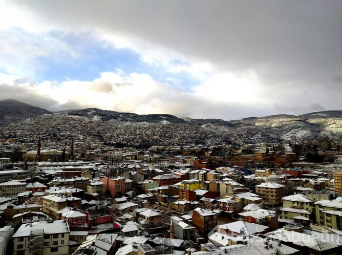 Bursa güne karla uyandı! İşte o görüntüler...	