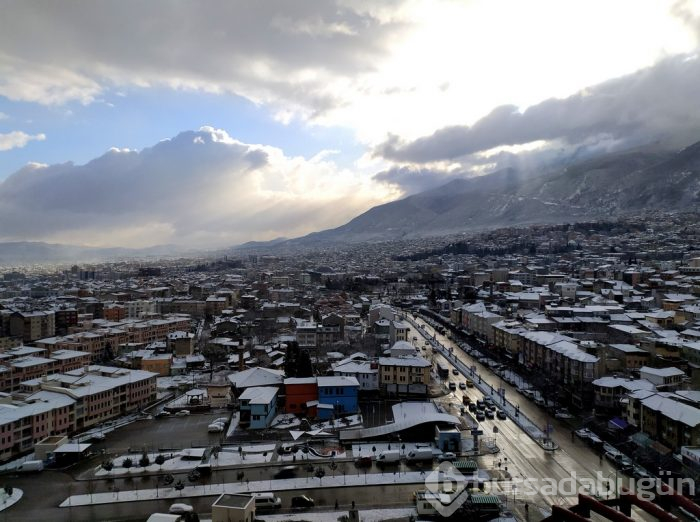 Bursa güne karla uyandı! İşte o görüntüler...	