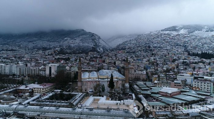 Bursa güne karla uyandı! İşte o görüntüler...	