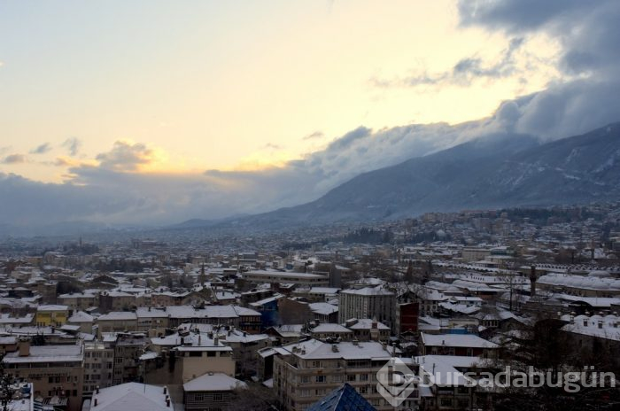 Bursa güne karla uyandı! İşte o görüntüler...	