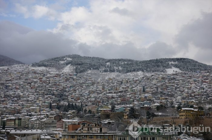 Bursa güne karla uyandı! İşte o görüntüler...	