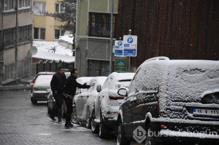 Bursa güne karla uyandı! İşte o görüntüler...	