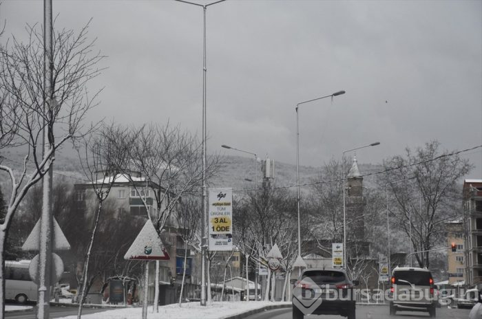 Bursa güne karla uyandı! İşte o görüntüler...	