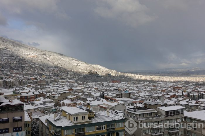 Bursa güne karla uyandı! İşte o görüntüler...	