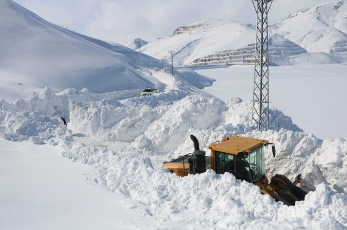 5 metreyi geçen kar tünelleri şaşırtıyor!