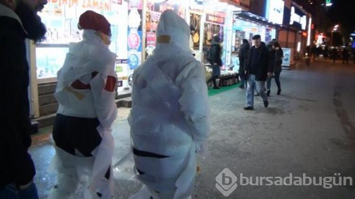 Sosyal medya paylaşımı için mumya oldular!