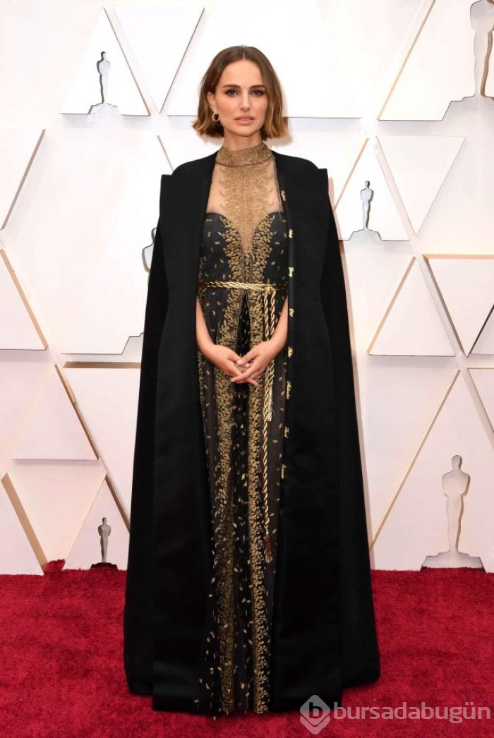  Natalie Portman isimleri kıyafetine işletti
