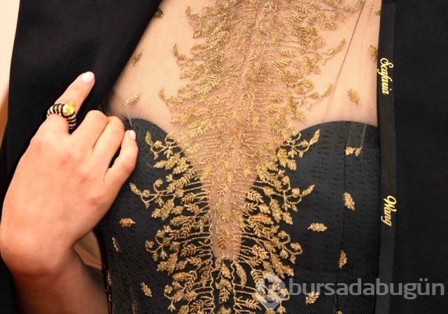 Natalie Portman isimleri kıyafetine işletti