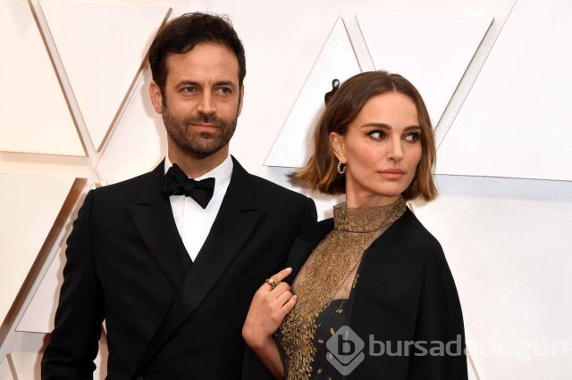 Natalie Portman isimleri kıyafetine işletti