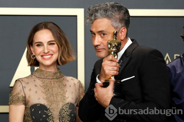  Natalie Portman isimleri kıyafetine işletti