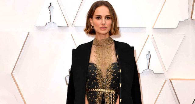 Natalie Portman isimleri kıyafetine işletti