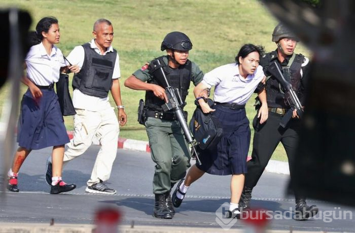 Tayland komutanı gözyaşlarına hakim olamadı!