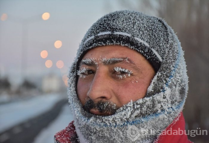 Kaşı kirpikleri bıyığı buz tutan vatandaştan soğuk hava çilesi!