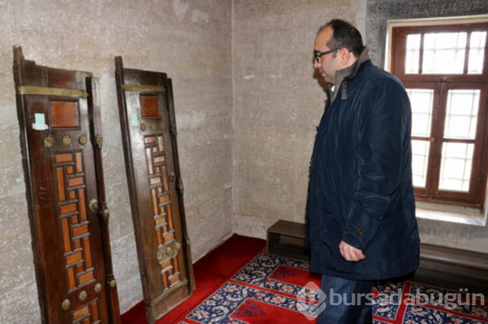 Selimiye Camii'nin tarihi kapılarına zarar verdiler!