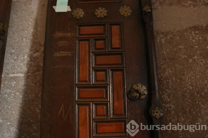 Selimiye Camii'nin tarihi kapılarına zarar verdiler!