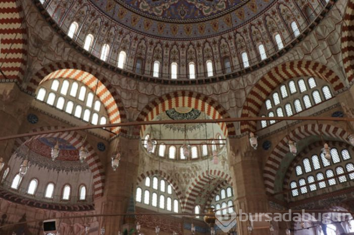 Selimiye Camii'nin tarihi kapılarına zarar verdiler!