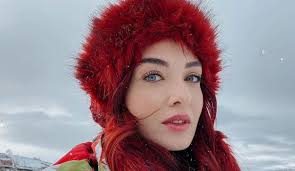 Aslıhan Güner güzelliğiyle büyüledi!