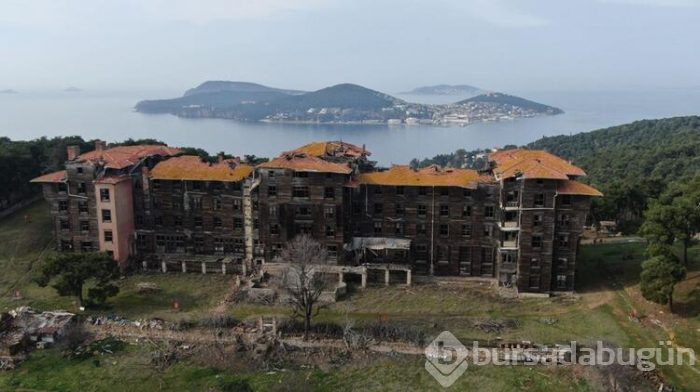 Tarihi yapı yıkılma tehlikesinde!