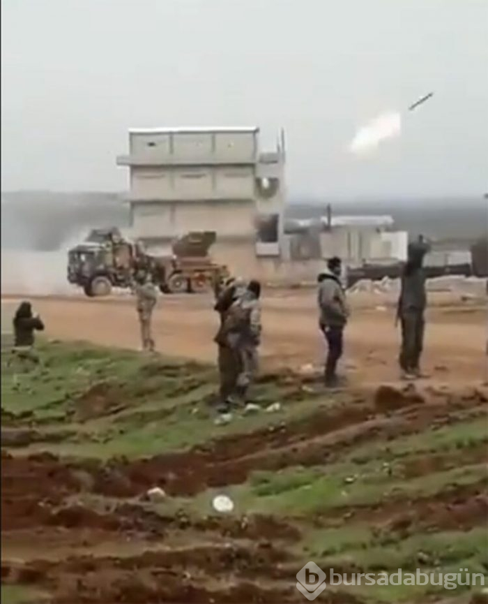 İdlib'de helikopterin vurulma anı!