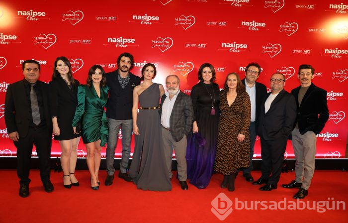 Yılın romantik komedisi 'Nasipse olur'un galasında kahkaha tufanı!