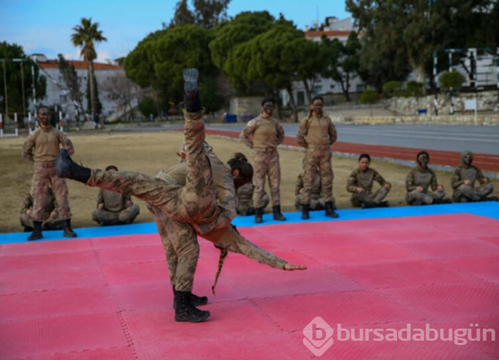 Türkiye'nin ilk kadın komando astsubayları!