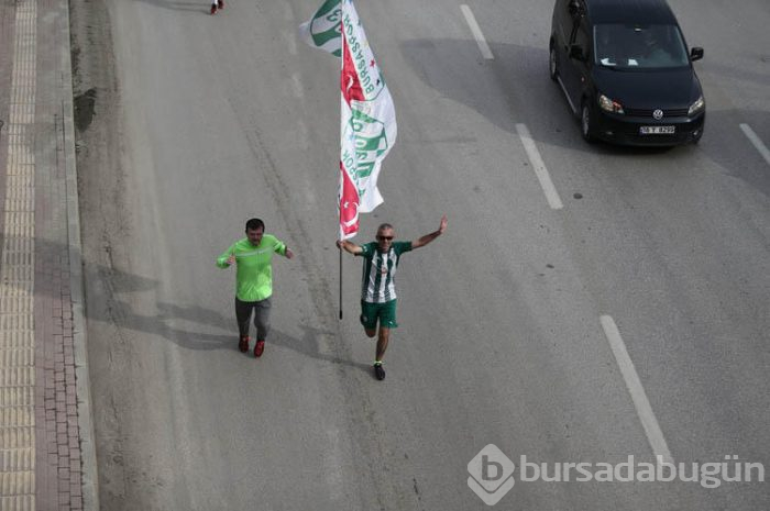 Bursaspor taraftarı Sevgililer Günü'nde koştu!