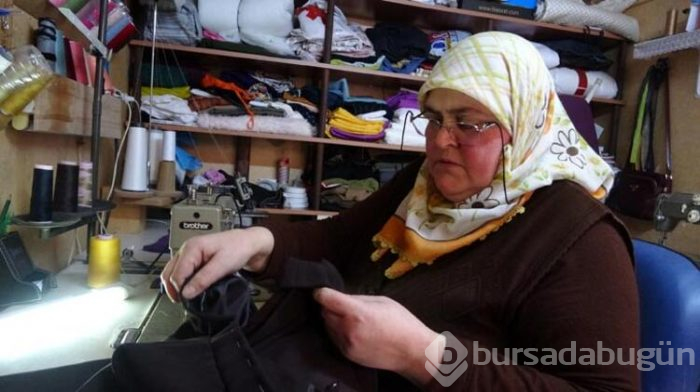  4 çocuk annesi, çalışma azmi ile  övgü topluyor