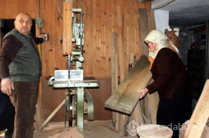  4 çocuk annesi, çalışma azmi ile  övgü topluyor