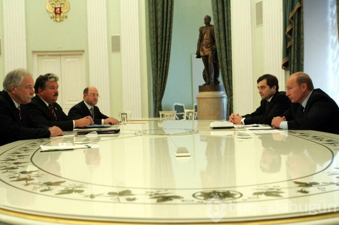 Putin 'gizemli' adamını kovdu! 'Gri Kardinal' 