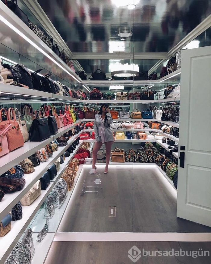 Kylie'nin 1 milyonluk dolar değerinde çanta odası!