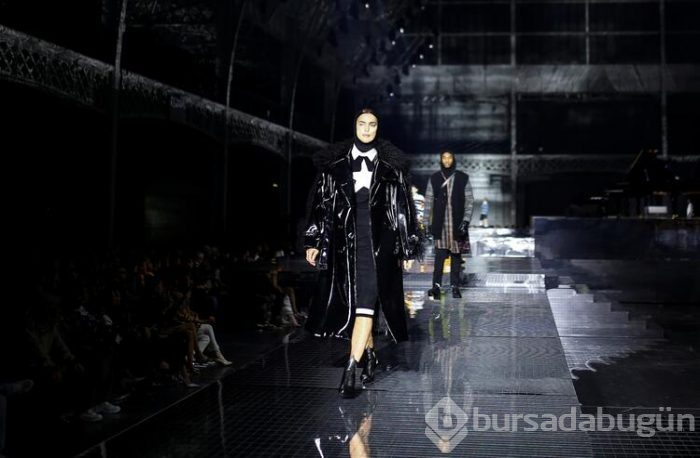 Burberry Defilesi'nde ünlü güzeller yürüdü!