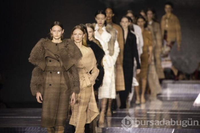 Burberry Defilesi'nde ünlü güzeller yürüdü!