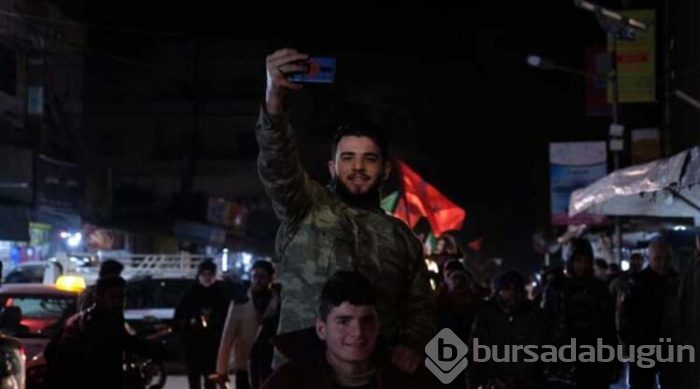Türk bayraklarıyla sokaklara döküldüler!