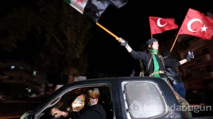 Türk bayraklarıyla sokaklara döküldüler!