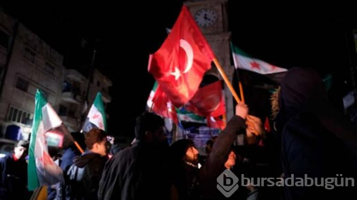 Türk bayraklarıyla sokaklara döküldüler!