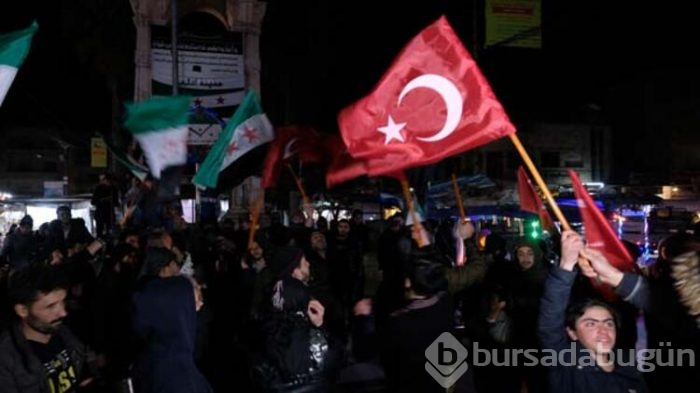 Türk bayraklarıyla sokaklara döküldüler!