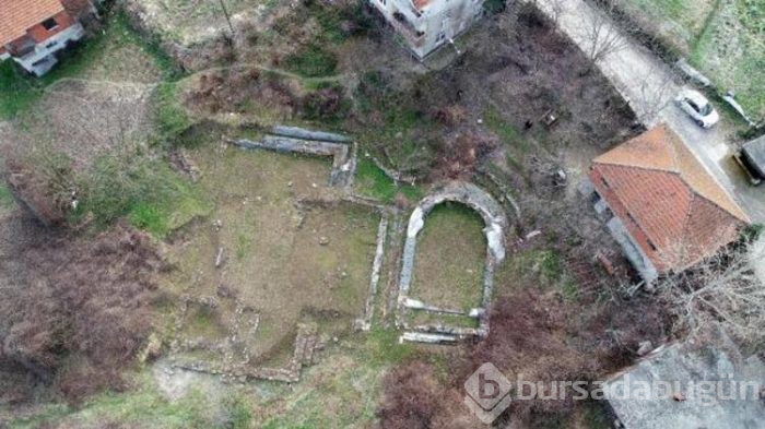 Bahçesinde Roma dönemine ait eserler çıktı