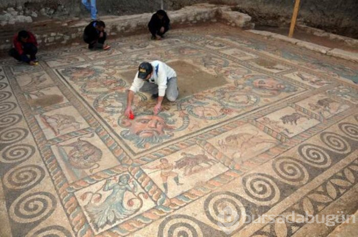 Bahçesinde Roma dönemine ait eserler çıktı