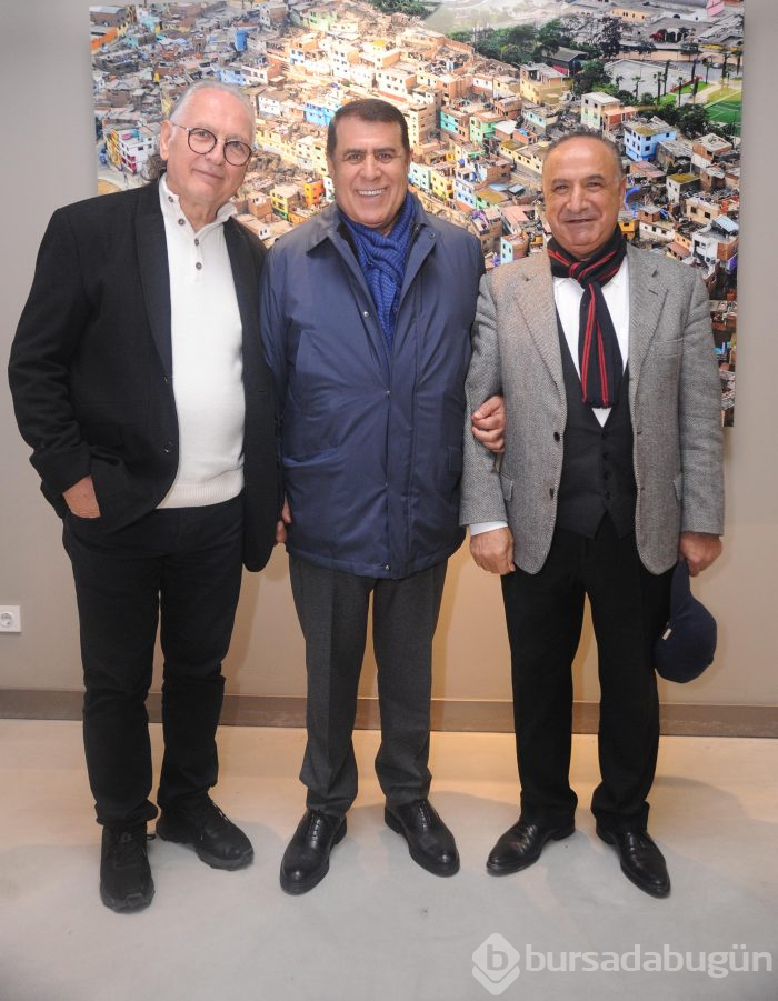 Fotoğraf sanatçısı iş insanından renkli sergi