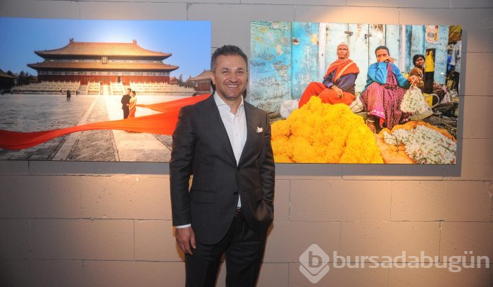 Fotoğraf sanatçısı iş insanından renkli sergi