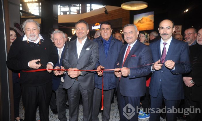 Fotoğraf sanatçısı iş insanından renkli sergi